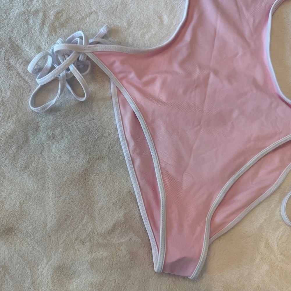 New! Frankie’s Bikinis Amalia One Piece Monokini Pink Heart 45647